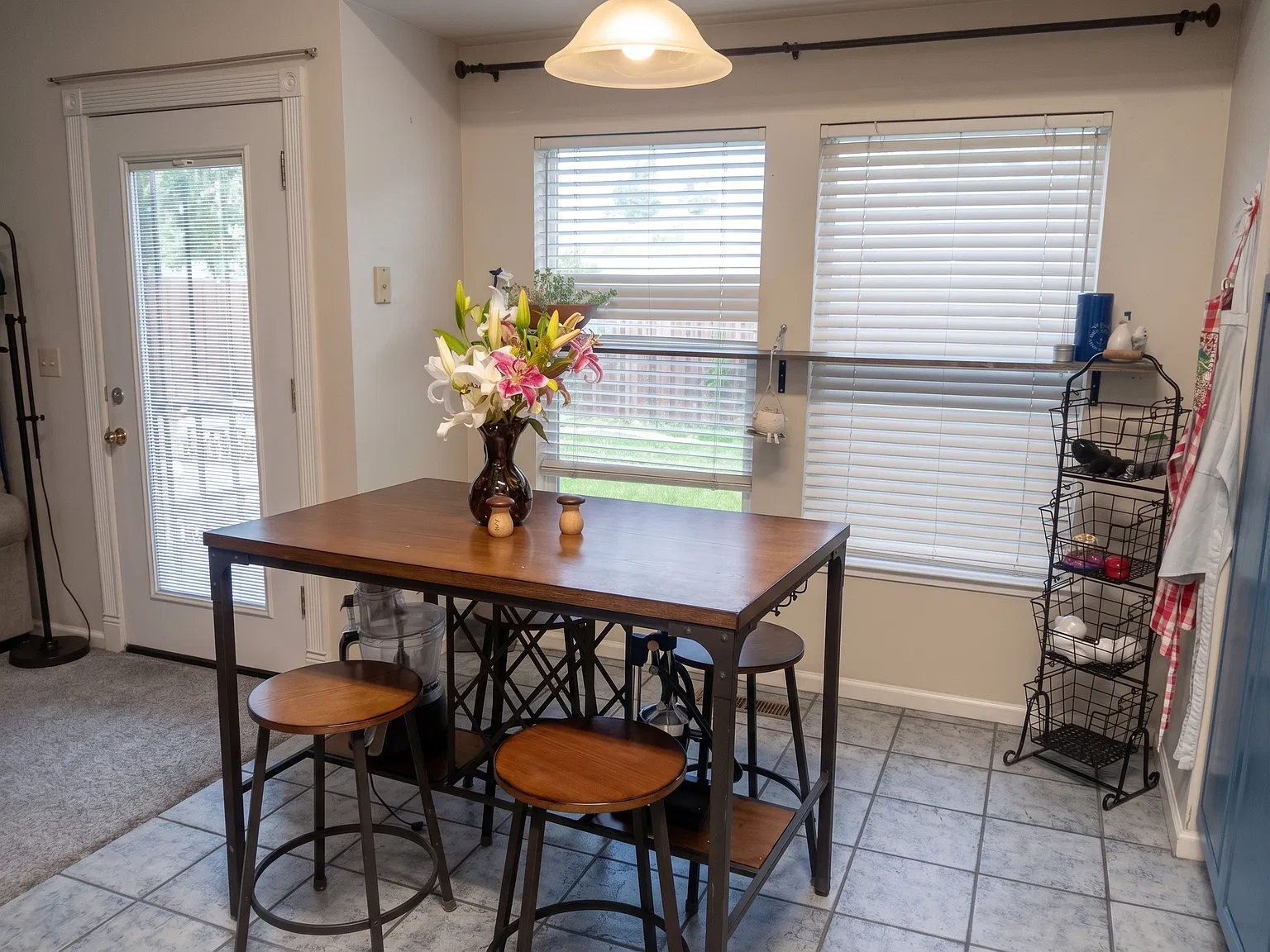 4 bed, 2.5 bath, 2495 sqft, $1,200 — Photo 3