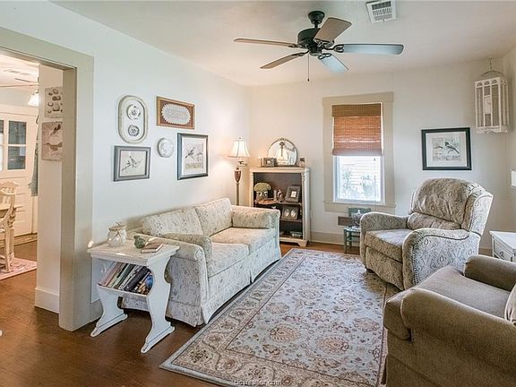 3rd image of 704 S Hutchins St