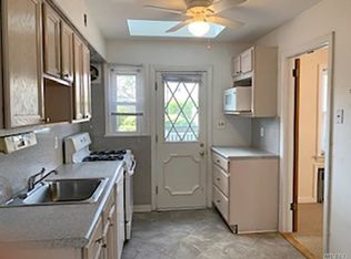 22 Chestnut Ave, Floral Park, NY 11001