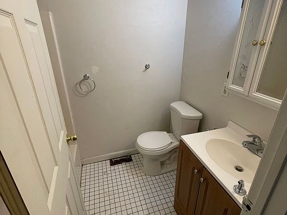 4th image of 311 W Marshall St APT 206