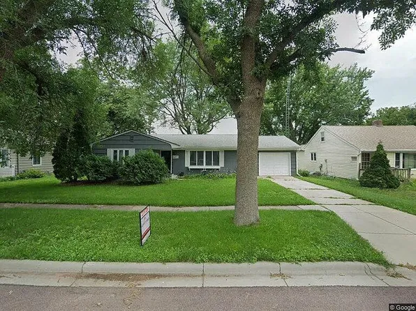 647 4th Ave, Mount Lake, MN 56159