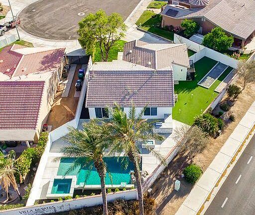3rd image of 83950 Avenida Serena
