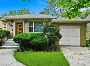 560 Selborne Rd, Riverside, IL 60546