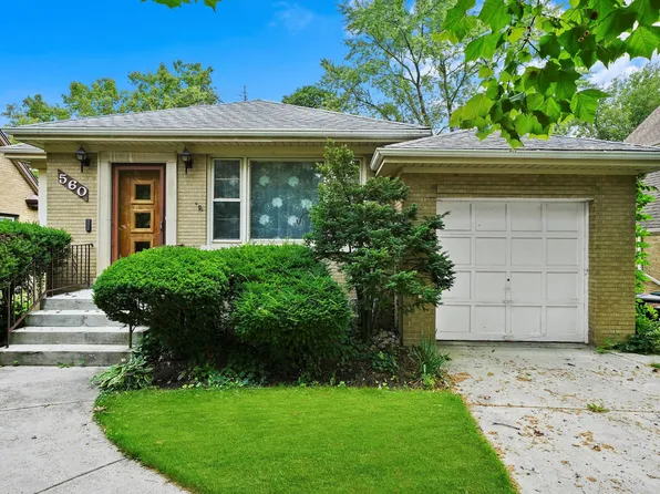 560 Selborne Rd, Riverside, IL 60546