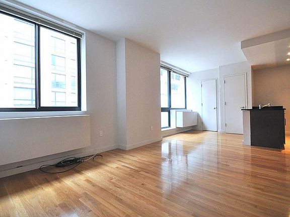 3rd image of 537 W 27th St APT 3D