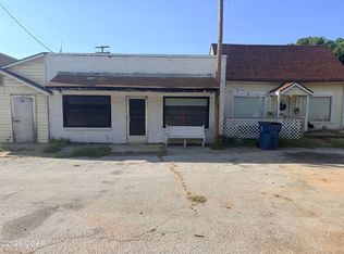 121 Washington Ave, Seneca, MO 64865