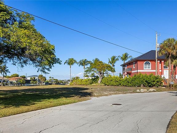 3rd image of 271 Randy LN