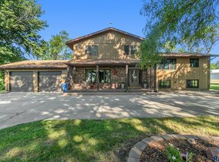 402 E 1st St, Hardwick, MN 56134