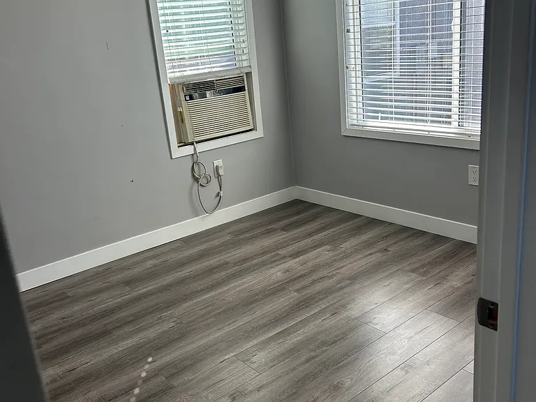 2617 1/2 Hillcrest Dr — Photo 6