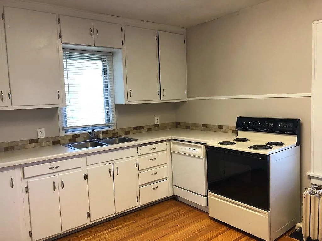 2 bed, $1,200 — Photo 3
