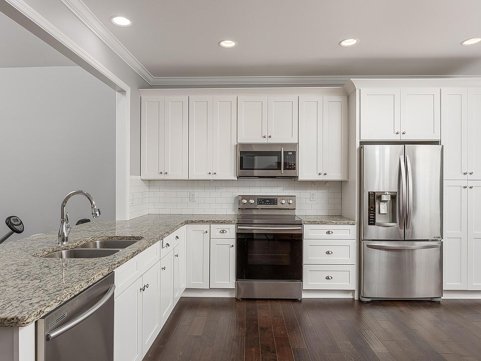 1st image of 1624 Stonebriar Dr NE #3B-2