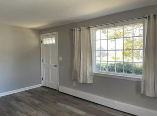 8 Reardon Dr, Middletown, RI 02842