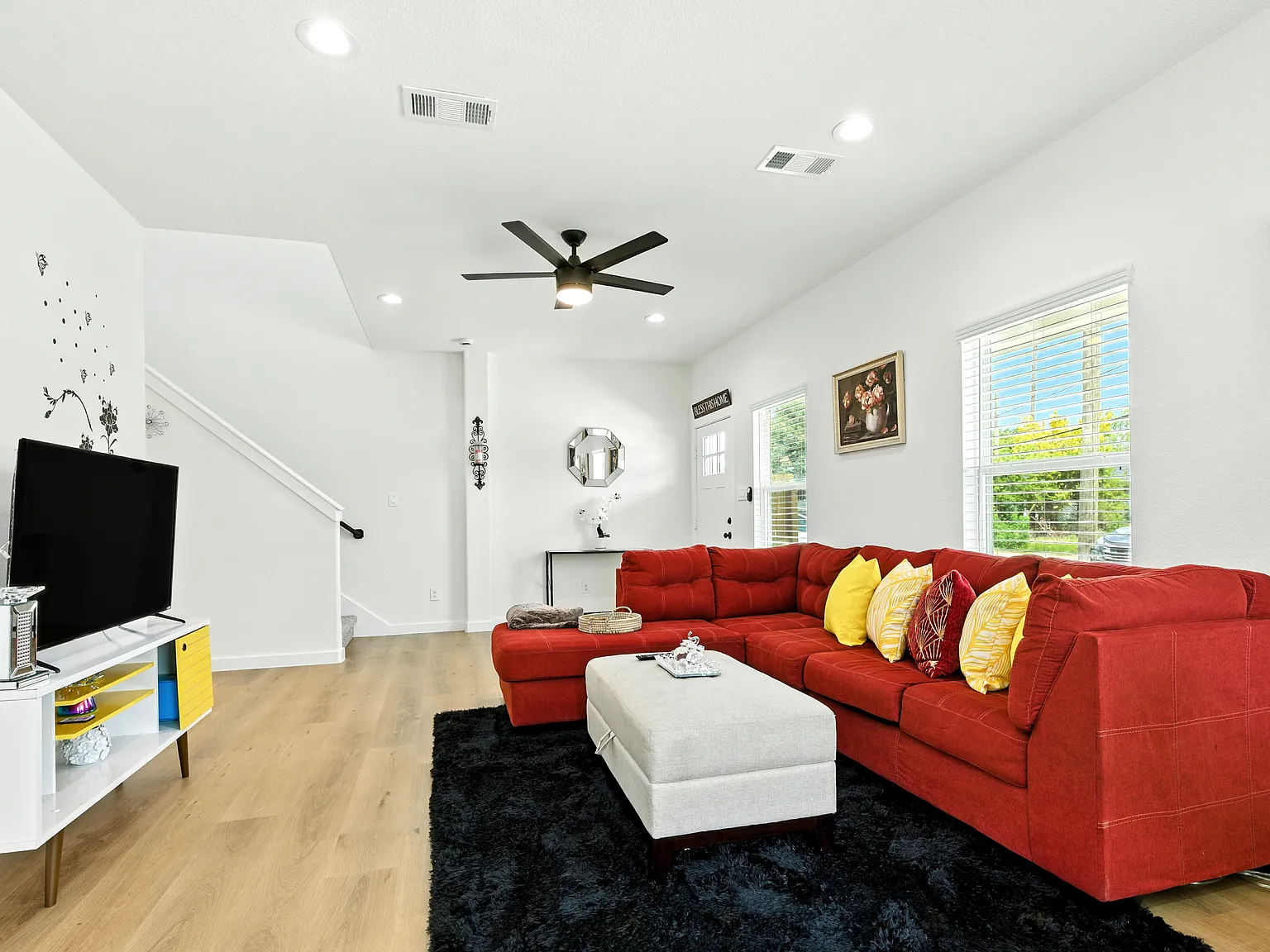 3 bed, 2.5 bath, 1560 sqft, $1,050 — Photo 3