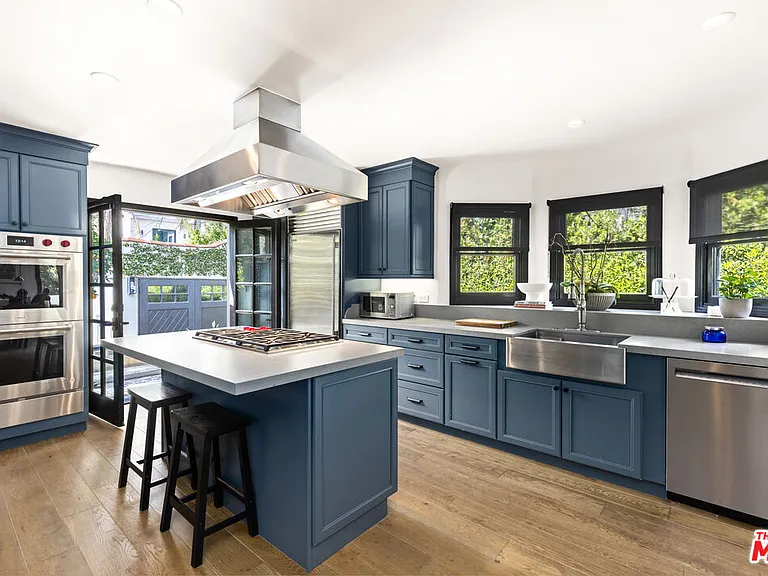 745 N Laurel Ave — Photo 8