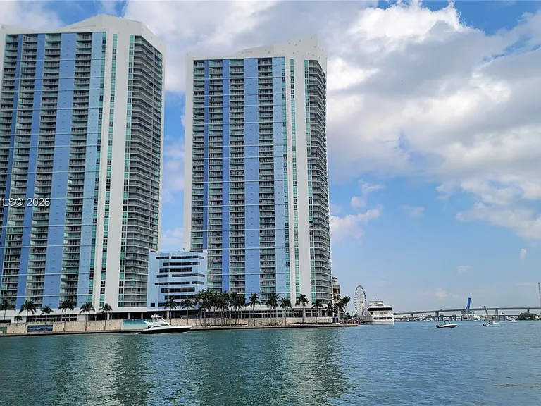 325 S Biscayne Blvd #3321 — Photo 55
