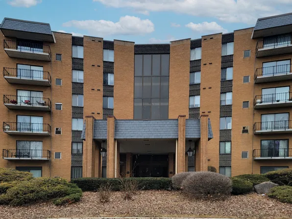 700 N Bruce Ln APT 408, Glenwood, IL 60425