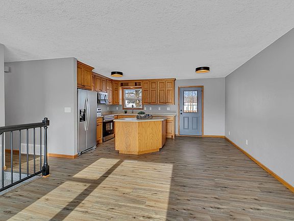3rd image of 503 1st St SE