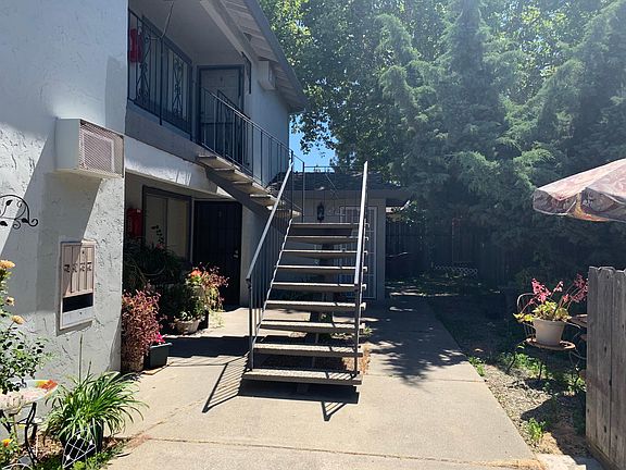 3rd image of 8224 Kelton Dr APT C