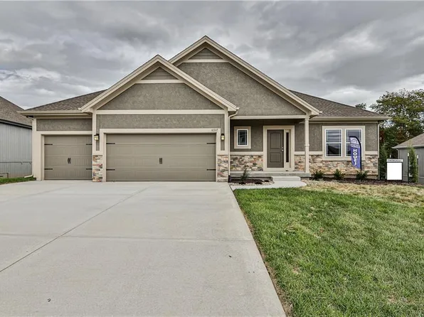 10317 N Corrington Ave, Kansas City, MO 64156