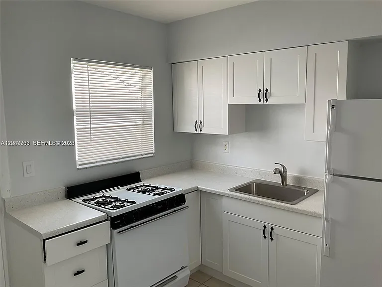 1420 NE 171st St #2 — Photo 5