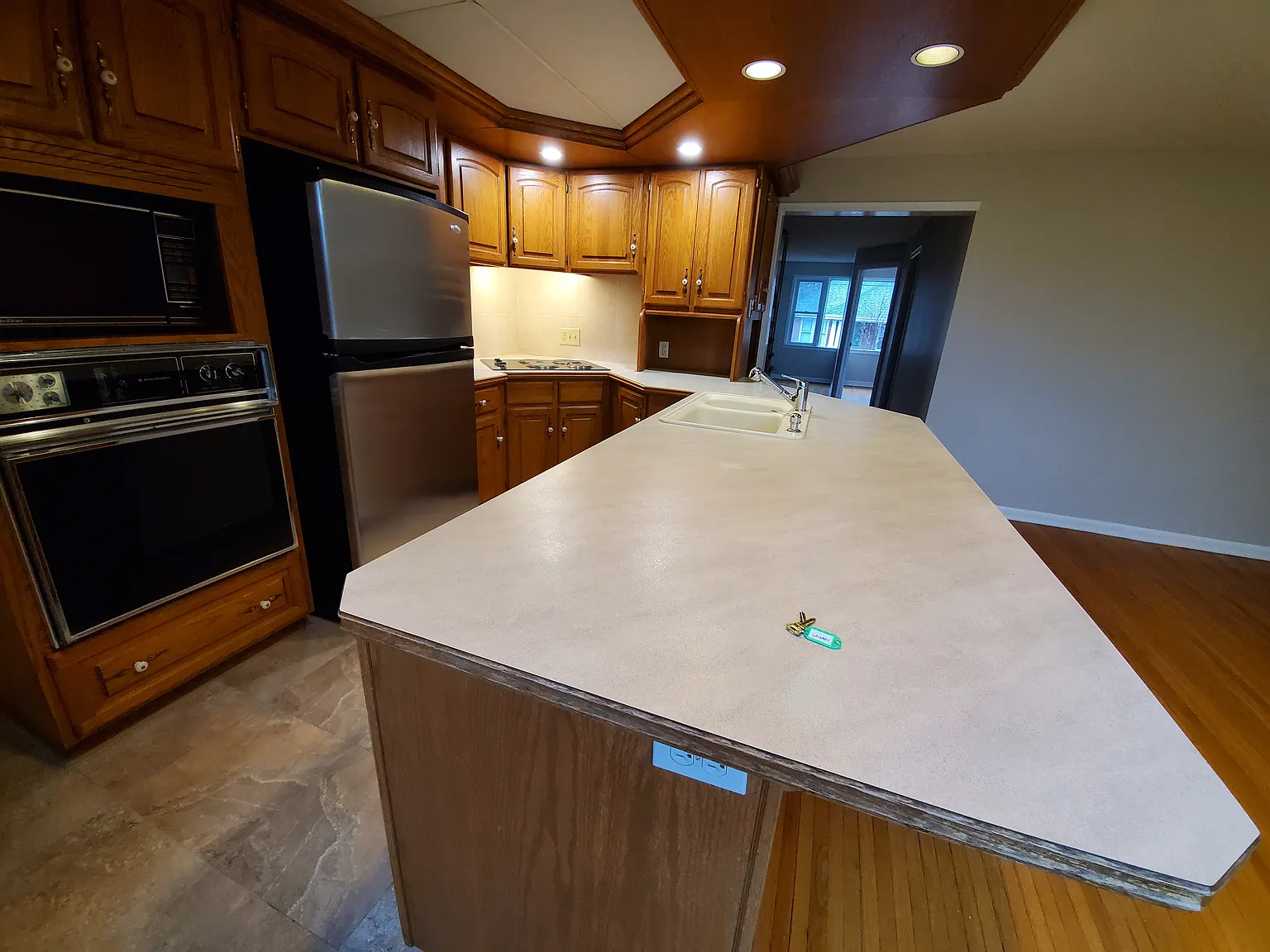 6 bed, $3,960 — Photo 3