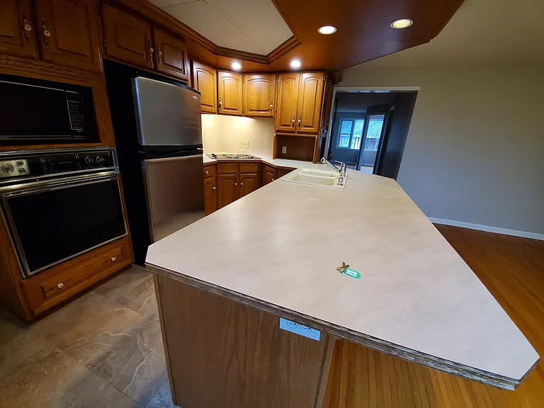462 Victoria St #2 — Photo 3