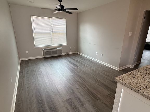 3rd image of 605 Lora Dr #2