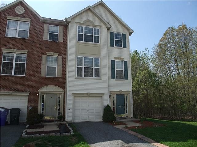 1st image of 10 Brittany Ln