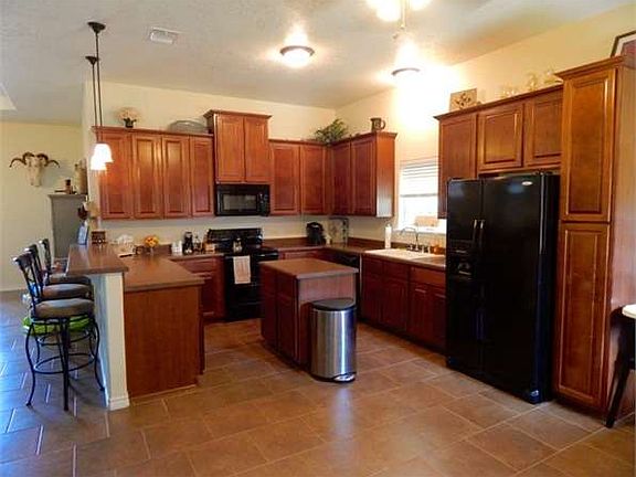 4th image of 556 County Road 6868 E