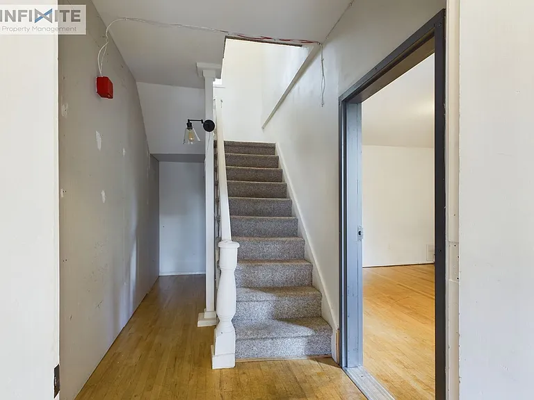 1439 W Babcock St #2 — Photo 9