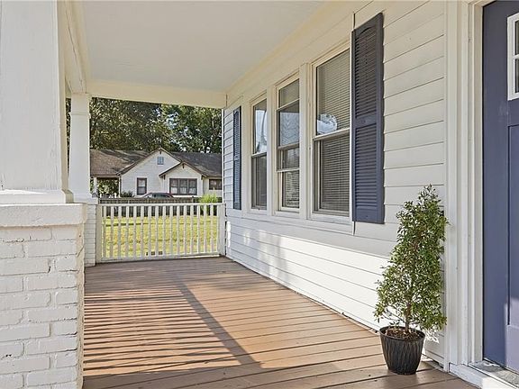 4th image of 4212 Bainbridge Blvd