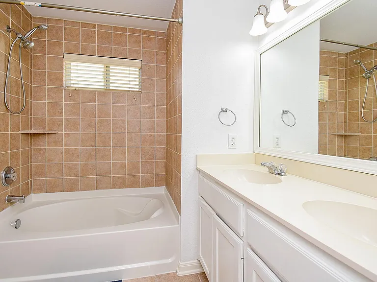 2202 Naomi St #3 — Photo 34