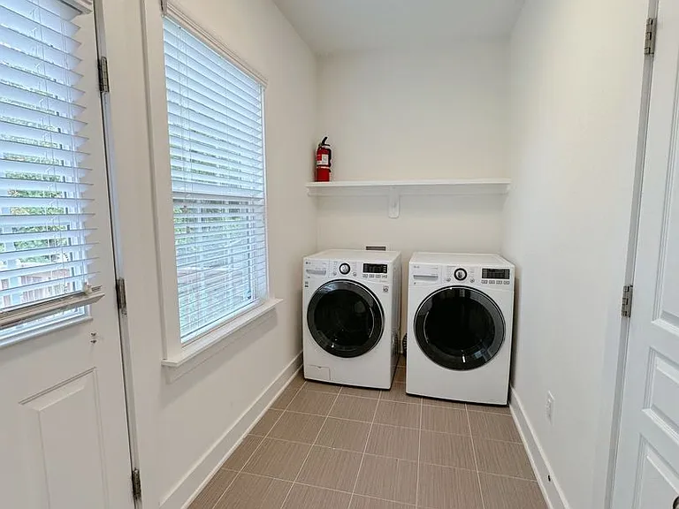 309 Lyric St — Photo 14