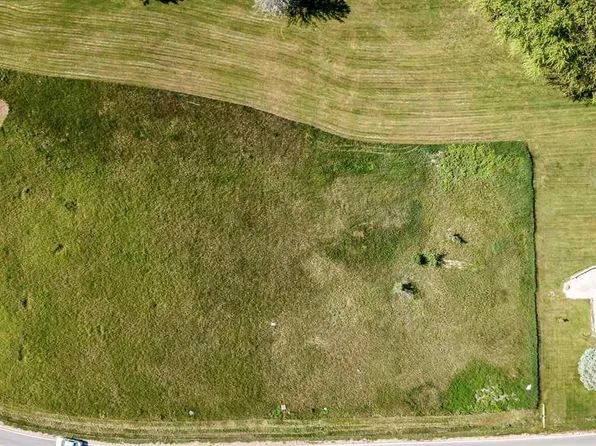 1017 Birdie Dr, Lake Isabella, MI 48893