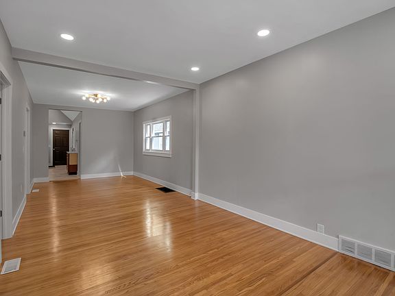 5th image of 90 Marion St