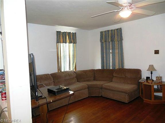 3rd image of 611 River St