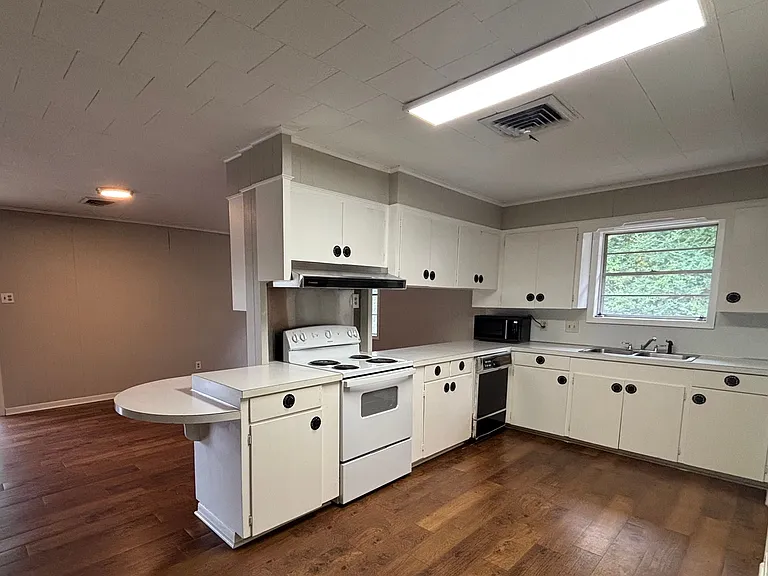2030 Old Sterlington Rd — Photo 4