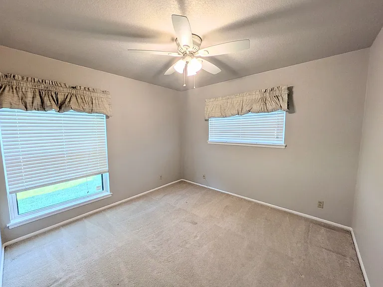 6618 Cloverbend St — Photo 49