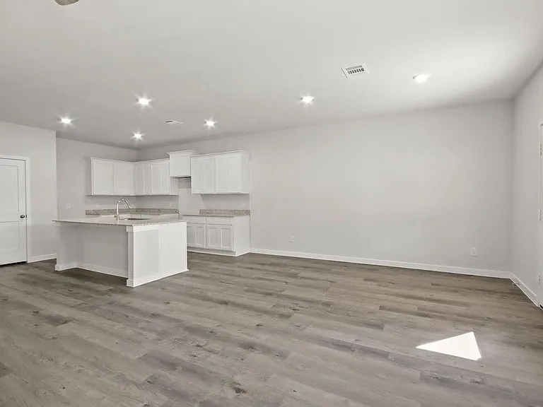 496 Shoreview Dr — Photo 5