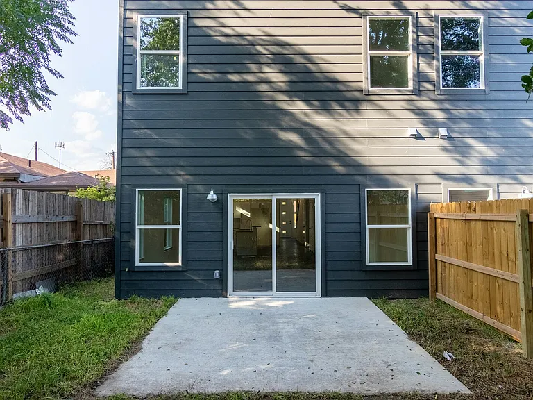 1618 Dakota St #102 — Photo 33