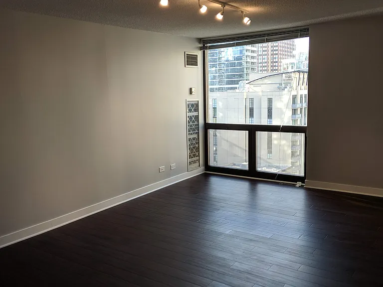 70 W Huron St #12 — Photo 13