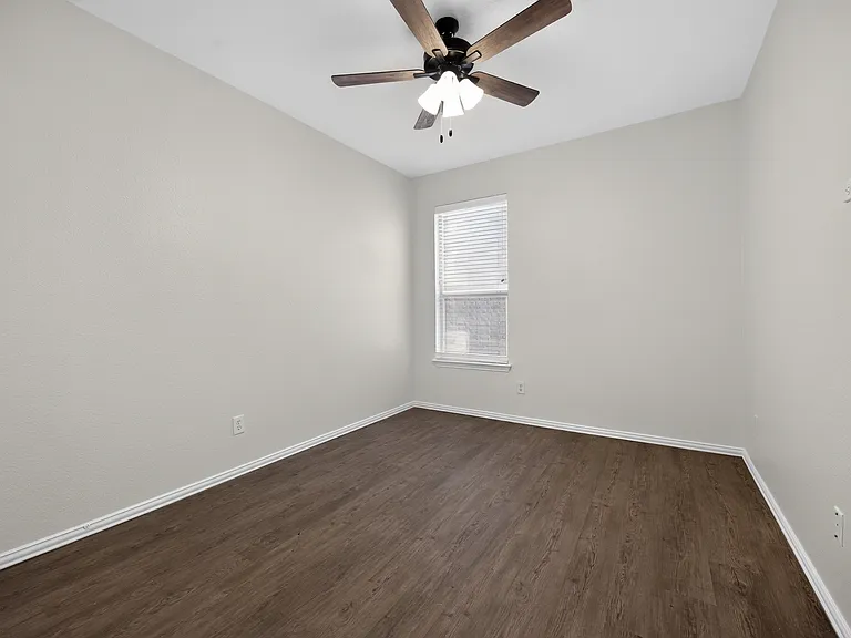 1521 Stanford Dr — Photo 10