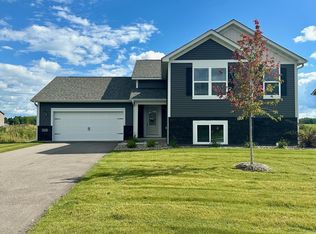 671 Irwin Cir, Annandale, MN 55302