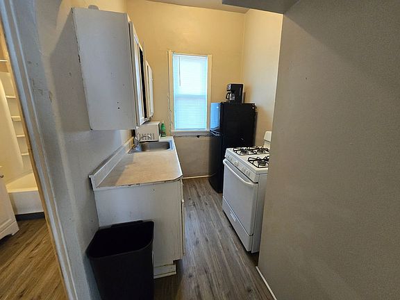 2nd image of 1512 Jones St #1