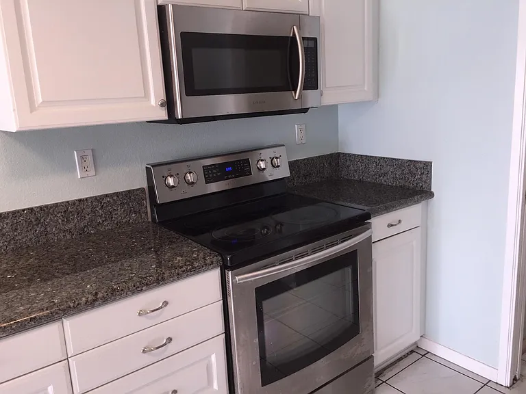 303 E 9th St #303 — Photo 8