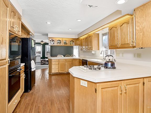 3rd image of 5490 N Marcliffe Ave