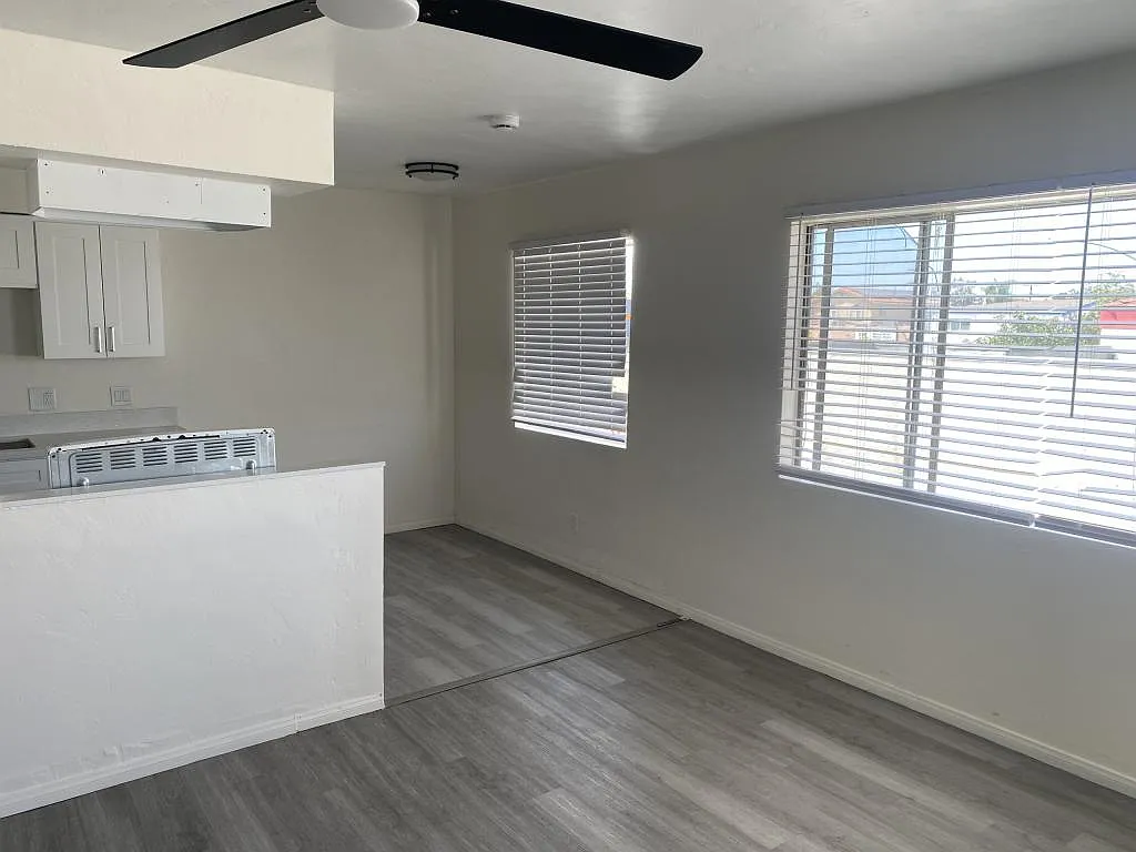 3877 Menlo Ave, unit 6 — Photo 4