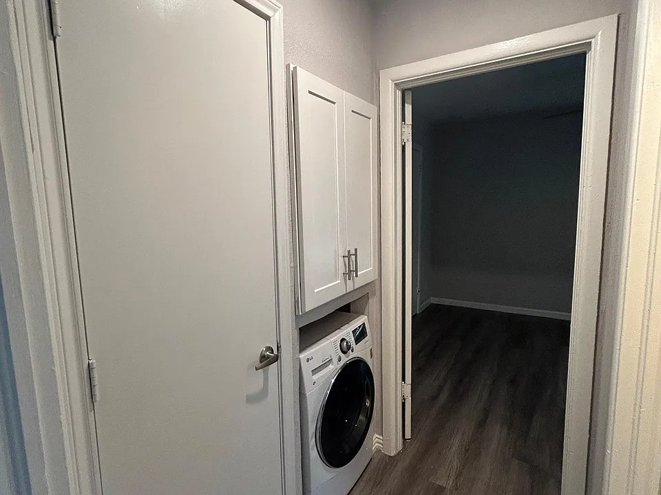 Hallway/Laundry