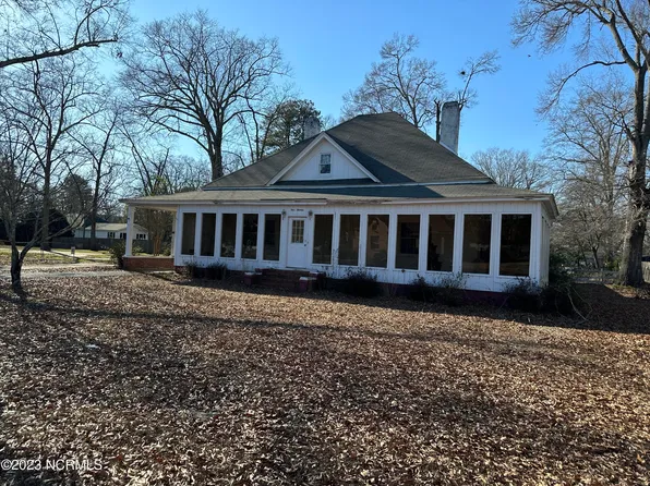 413 S Caledonia Road, Laurinburg, NC 28352