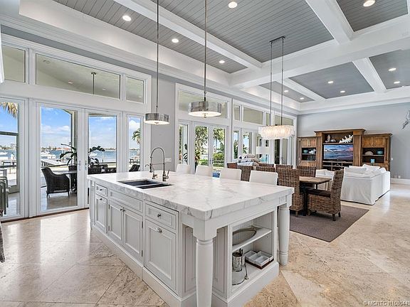 4th image of 2941 Lake Dr